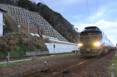 地すべり対策構造物